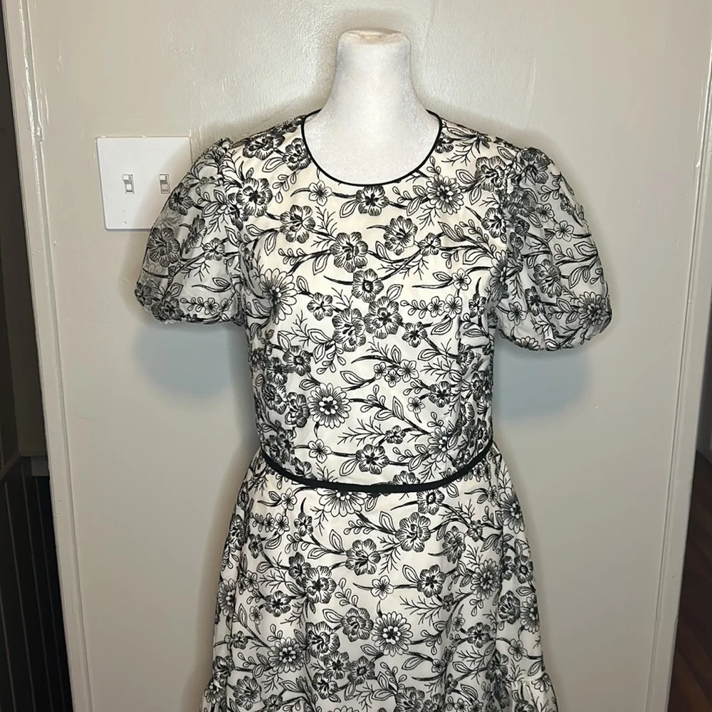 Gal Meets Glam monochrome pattern